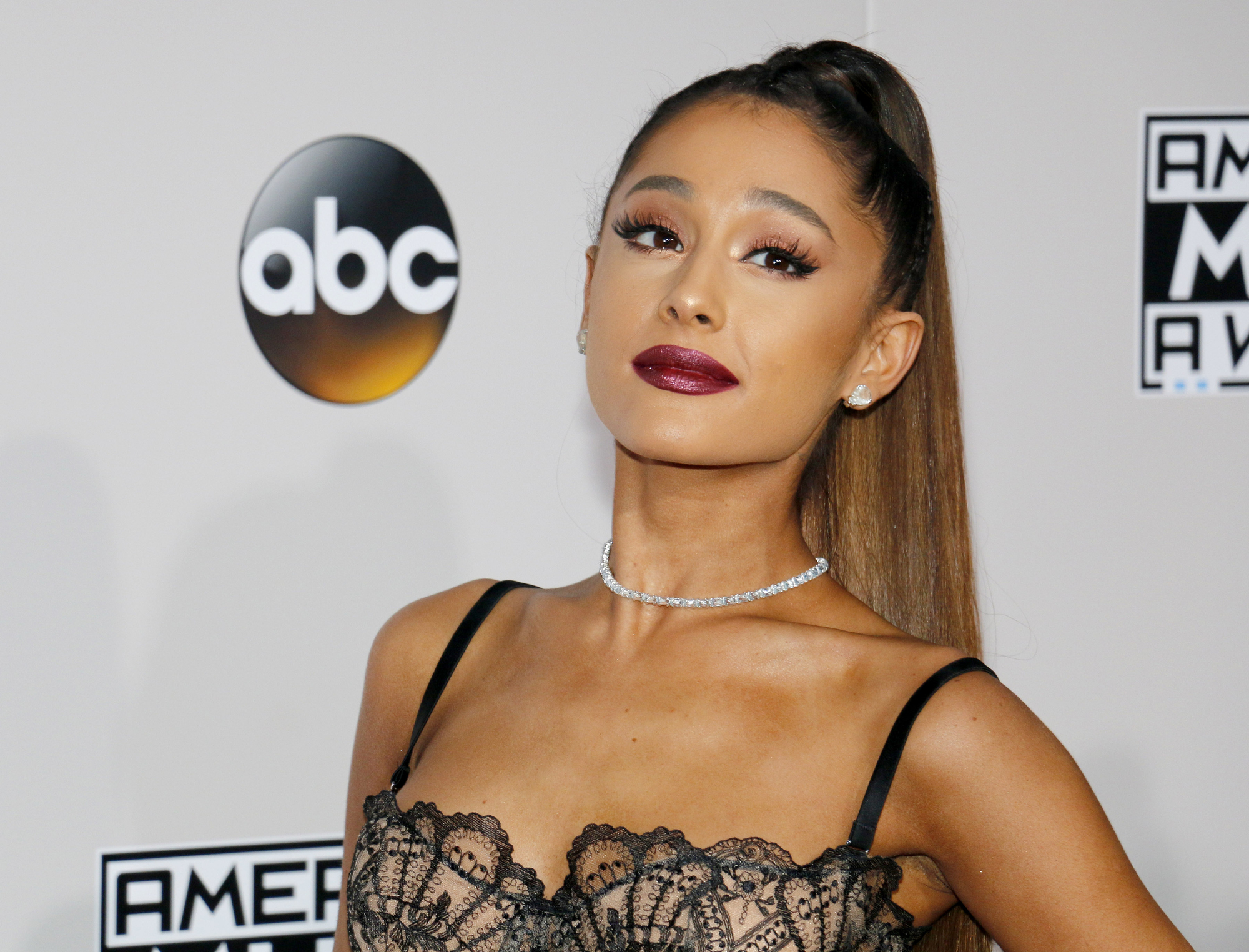 Ariana Grande Brings Holiday Magic to Life in Swarovski’s New Musical Campaign — Now Decatur